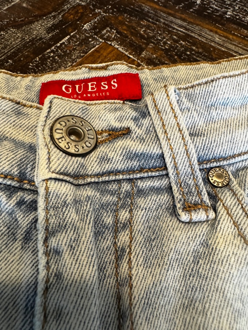 GUESS Los Angeles Light Wash Straight Leg Jeans Women’s Size 29 Distressed - Picture 4 of 12